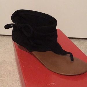r2 Cute Black Sandals, Size 8